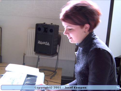 Michaela am Keyboard.jpg